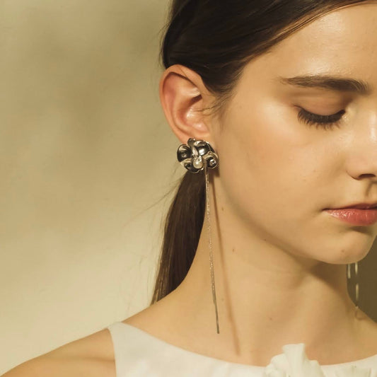 (Pre-Order) Dancing Orchid Earrings (silver)