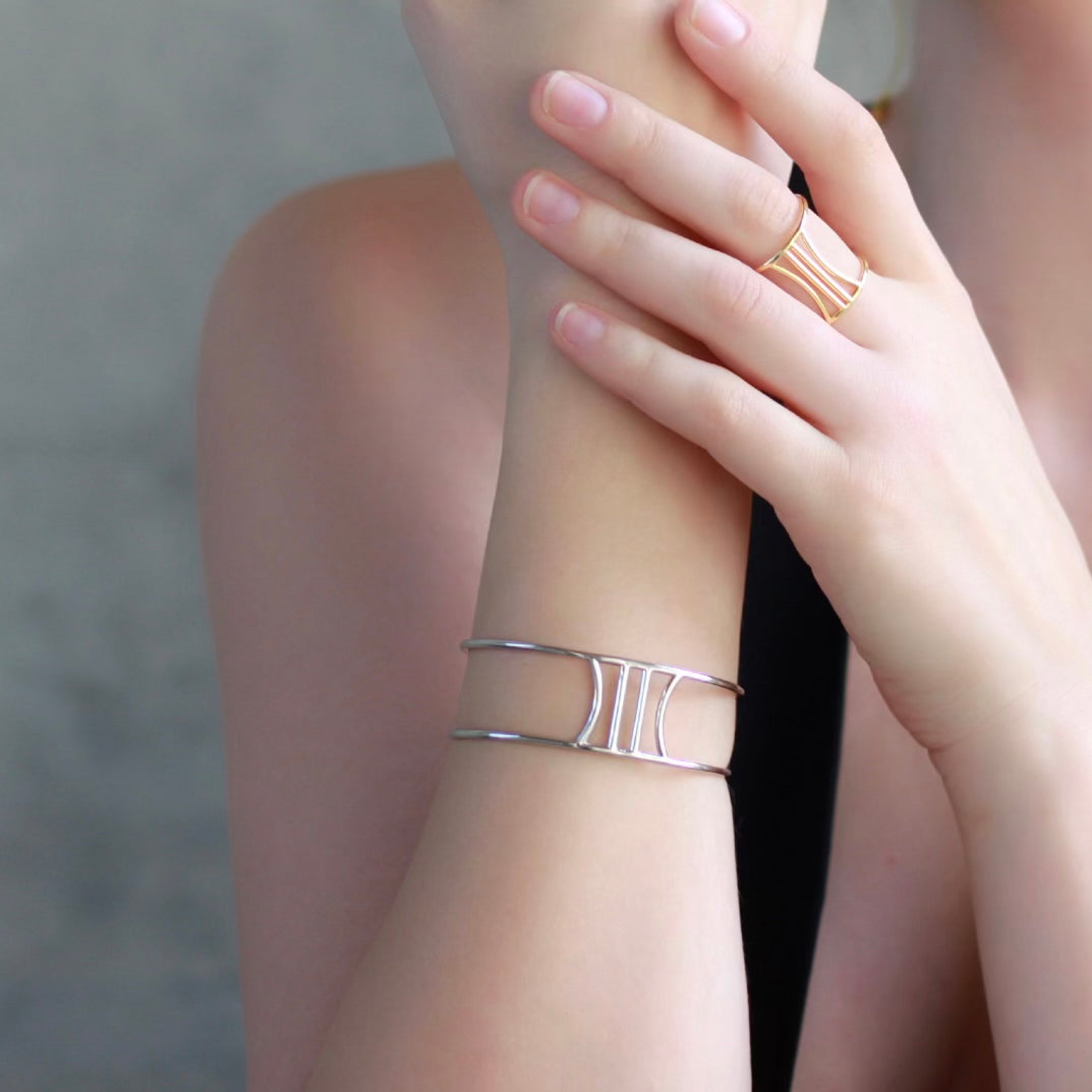 The Silver Column Bangle