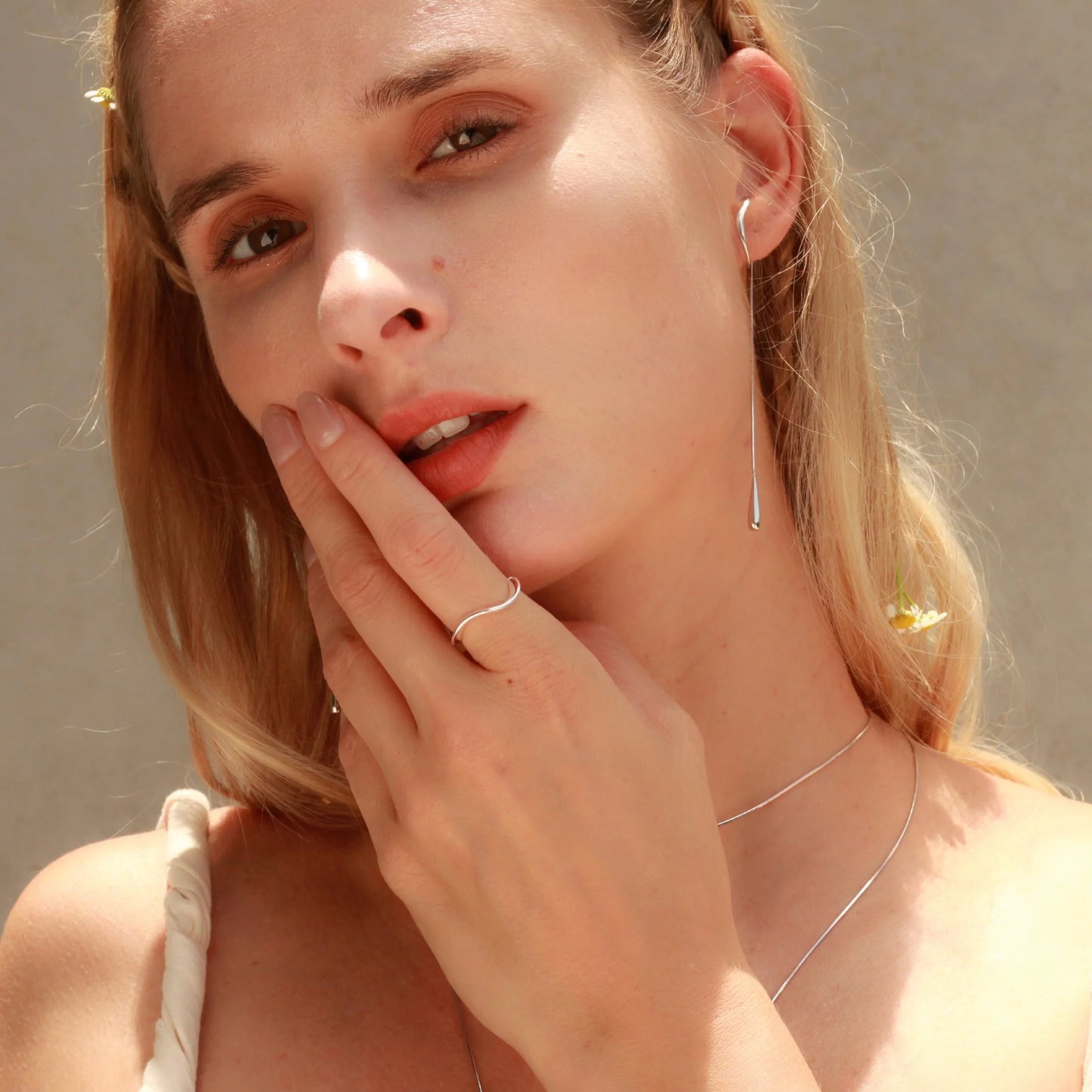 Minimal rain dew earcuff chain