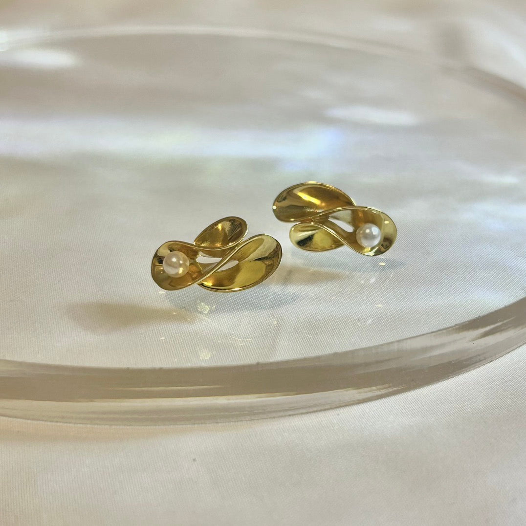 Golden Sparkle of Laputa Studs