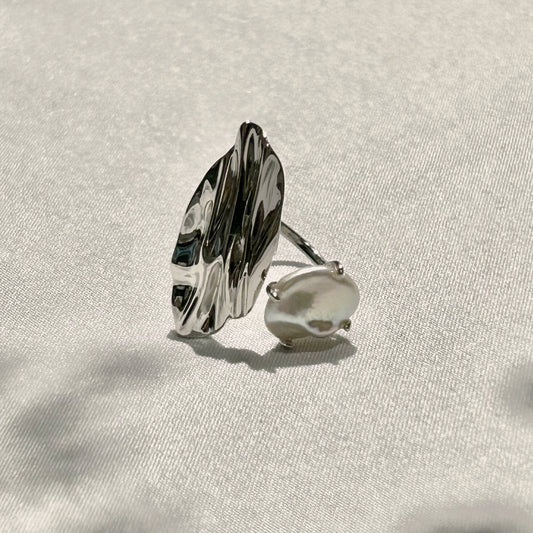 Silver Petal Keshi Ring