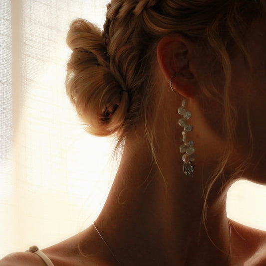 Blooming moment keshi ear chain