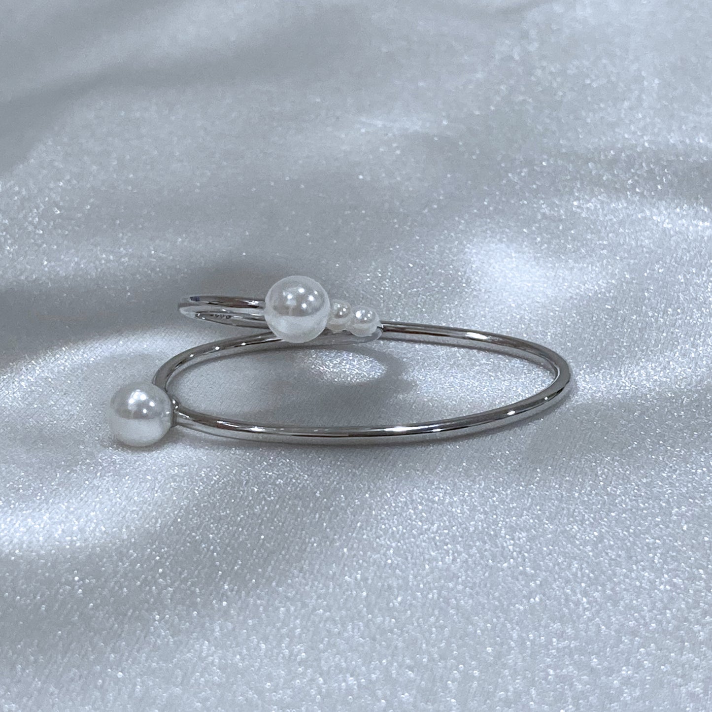 Silver orbit galaxy ring
