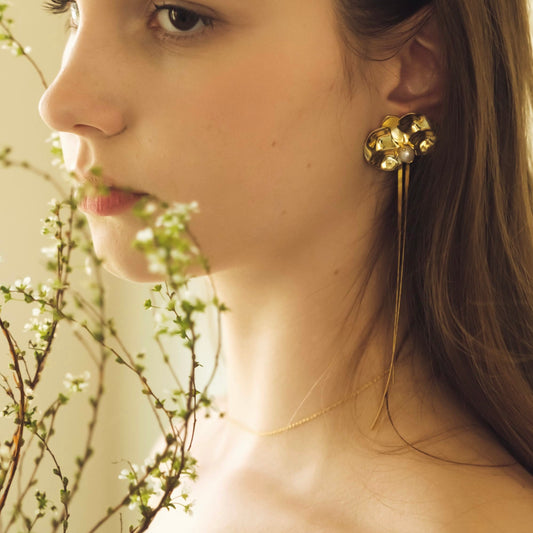 Dancing in the Breeze Earrings (Gold）