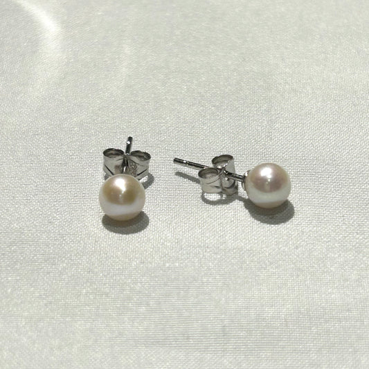 經典白色淡水珍珠耳針 Classic White Pearl Stud
